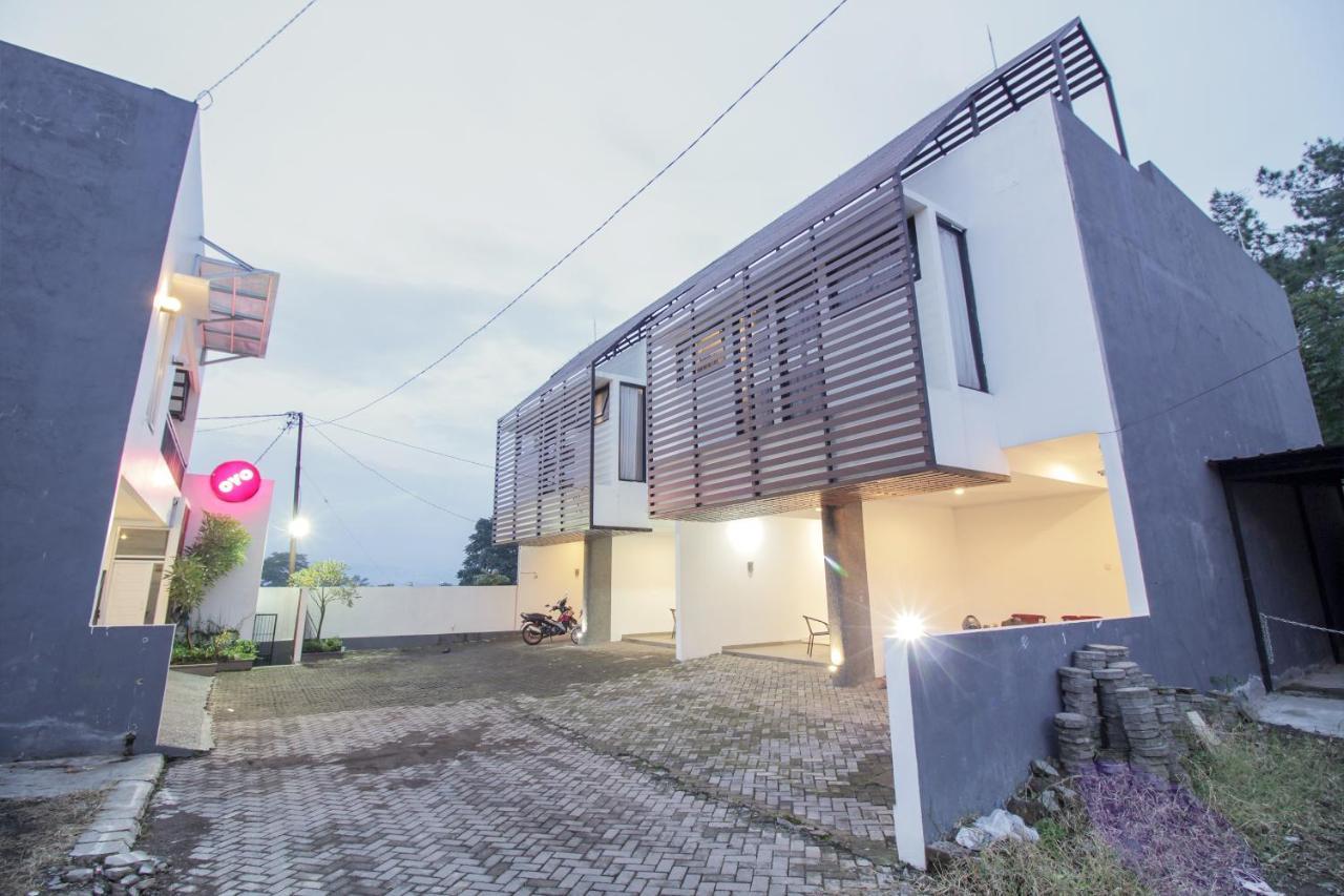 Oyo 396 Tibrae Syariah Hotel 2*